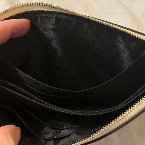 DKNY wallet - Picture 3 of 3